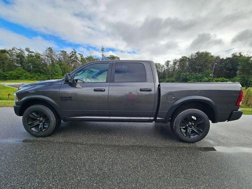 2024 RAM 1500 Classic Warlock Crew Cab 4x4 5'7' Box