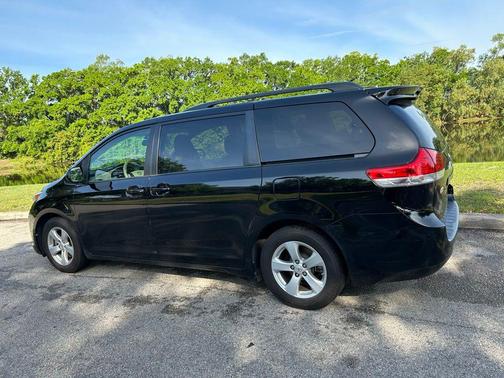 2014 Toyota Sienna LE