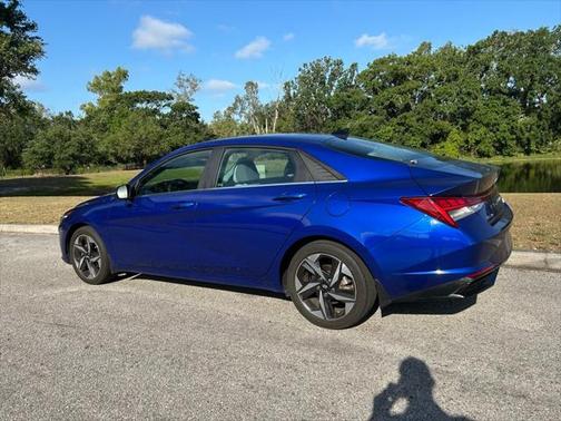 2023 Hyundai ELANTRA Limited
