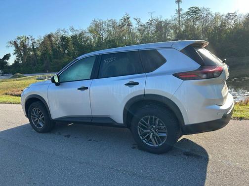 Brilliant Silver Metallic 2024 Nissan Rogue S
