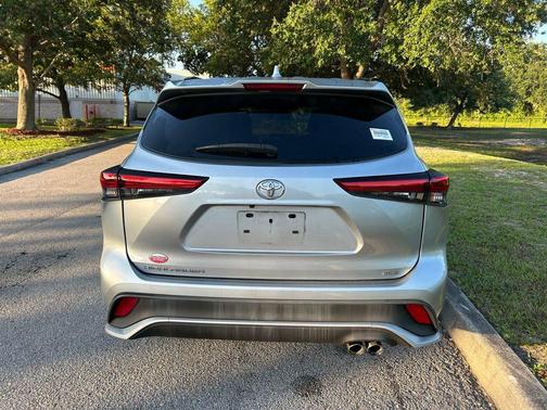 Celestial Silver Metallic 2022 Toyota Highlander XSE