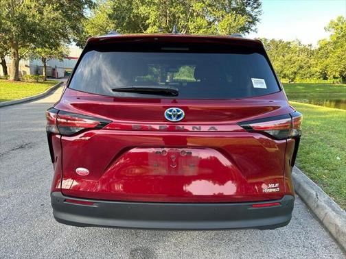 2022 Toyota Sienna XLE 7 Passenger