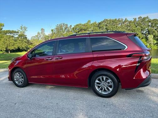 2022 Toyota Sienna XLE 7 Passenger