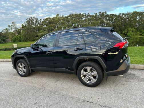 2025 Toyota RAV4 Hybrid LE