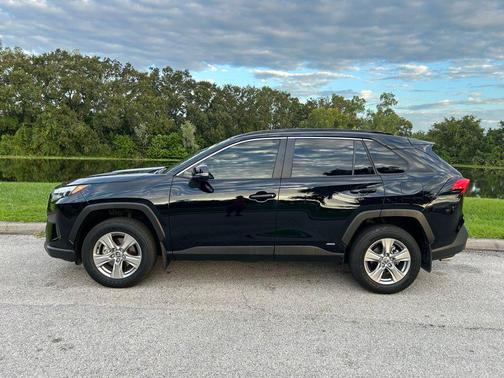 2025 Toyota RAV4 Hybrid LE