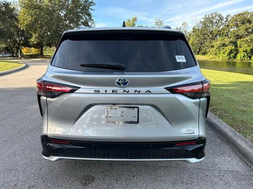 2024 Toyota Sienna XSE 7 Passenger