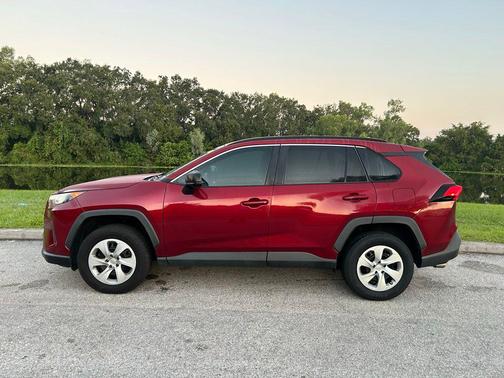 2020 Toyota RAV4 LE