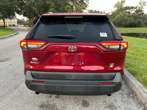 2020 Toyota RAV4 LE