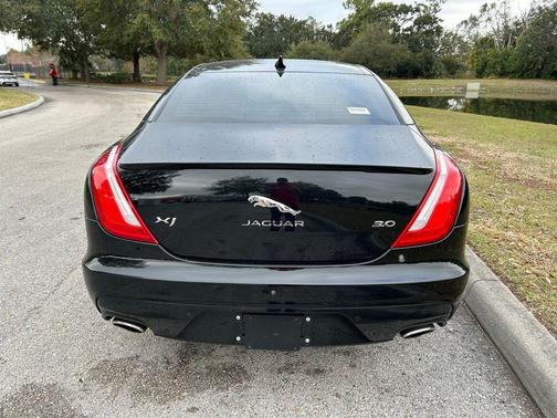 2019 Jaguar XJ R-Sport