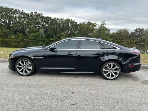 2019 Jaguar XJ R-Sport