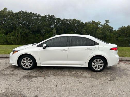 2022 Toyota Corolla LE