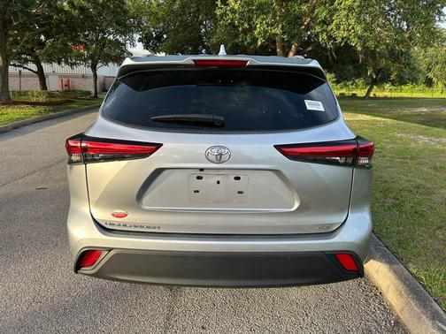 Celestial Silver Metallic 2023 Toyota Highlander XLE