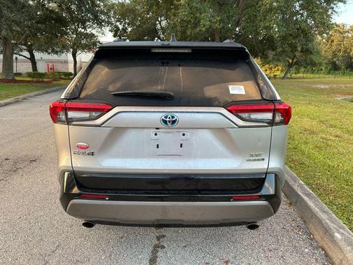 2021 Toyota RAV4 Hybrid SE