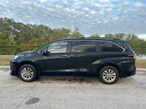 2024 Toyota Sienna XLE