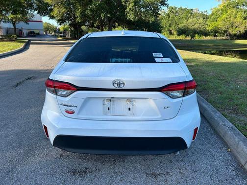 Ice Cap 2024 Toyota Corolla LE