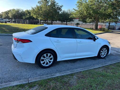 Ice Cap 2024 Toyota Corolla LE