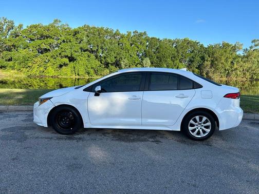 Ice Cap 2024 Toyota Corolla LE