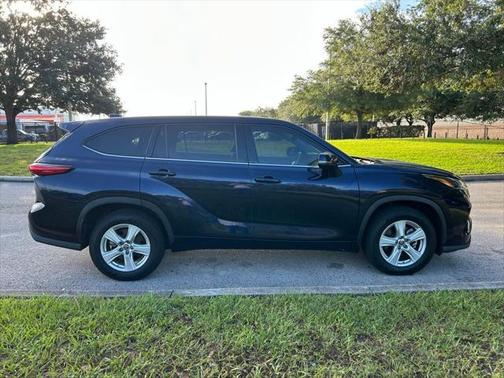 2021 Toyota Highlander LE