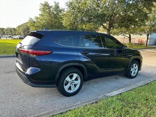 2021 Toyota Highlander LE
