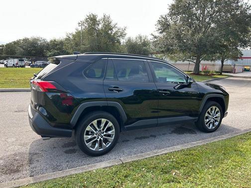 2022 Toyota RAV4 XLE Premium