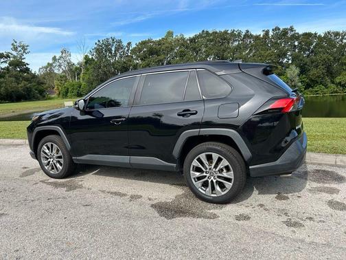 2022 Toyota RAV4 XLE Premium