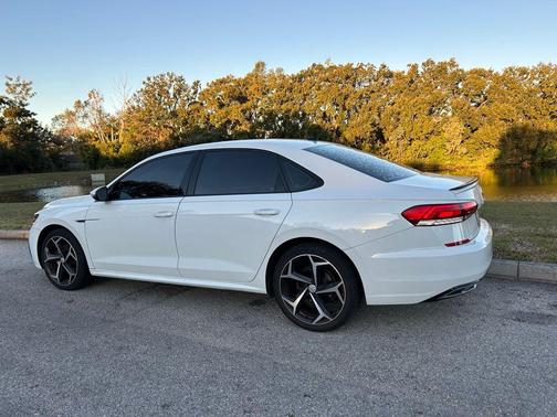 2022 Volkswagen Passat 2.0T R-Line
