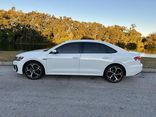 2022 Volkswagen Passat 2.0T R-Line