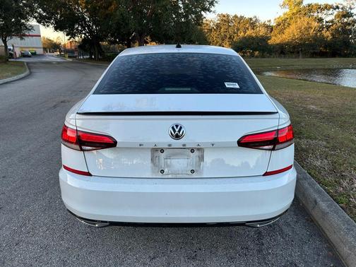 2022 Volkswagen Passat 2.0T R-Line