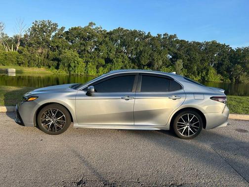 Celestial Silver Metallic 2023 Toyota Camry SE