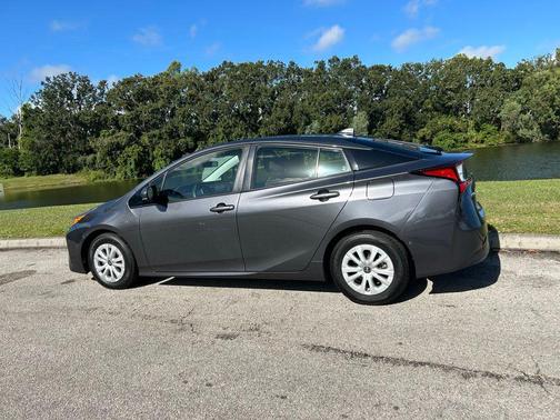 2020 Toyota Prius LE