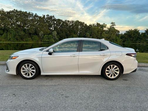 2022 Toyota Camry LE