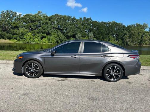 Predawn Gray Mica 2018 Toyota Camry SE