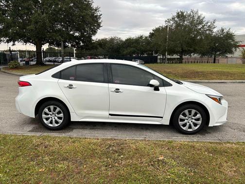 2025 Toyota Corolla Hybrid LE