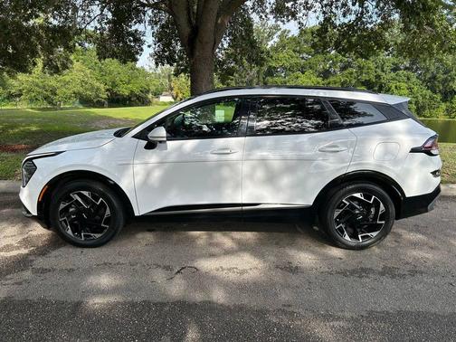 Glacial White Pearl 2024 Kia Sportage SX-Prestige