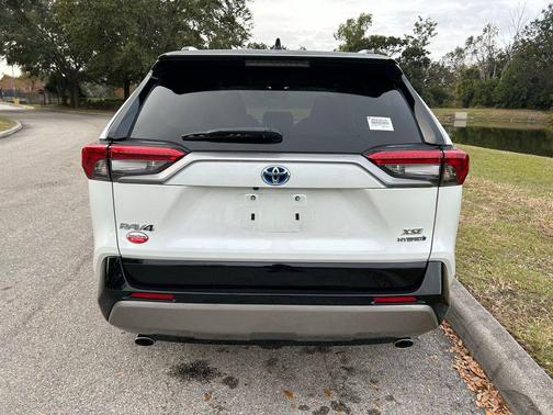 2023 Toyota RAV4 Hybrid SE