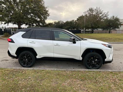2023 Toyota RAV4 Hybrid SE