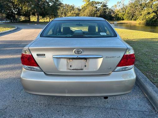 2005 Toyota Camry LE V6