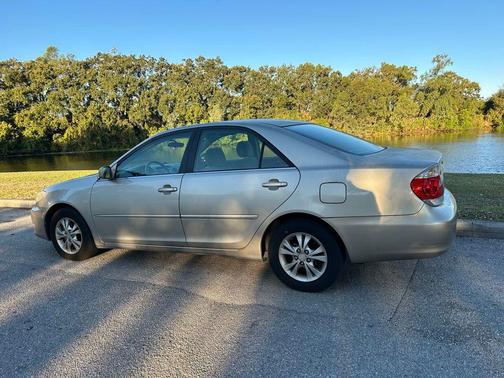 2005 Toyota Camry LE V6