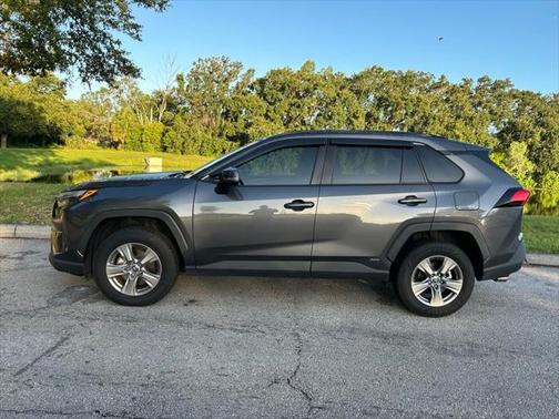 2022 Toyota RAV4 Hybrid XLE