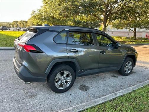 2022 Toyota RAV4 Hybrid XLE