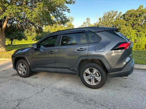 2022 Toyota RAV4 Hybrid XLE