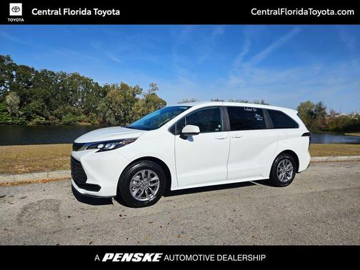 2025 Toyota Sienna LE
