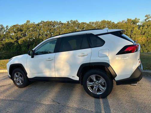 2025 Toyota RAV4 Hybrid SE