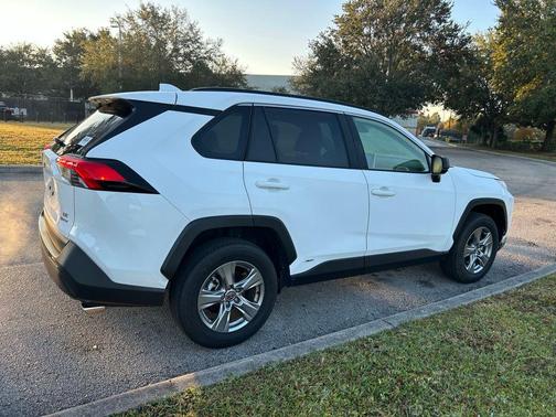 2025 Toyota RAV4 Hybrid SE