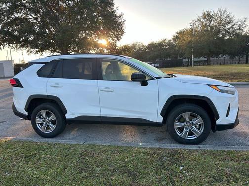 2025 Toyota RAV4 Hybrid SE