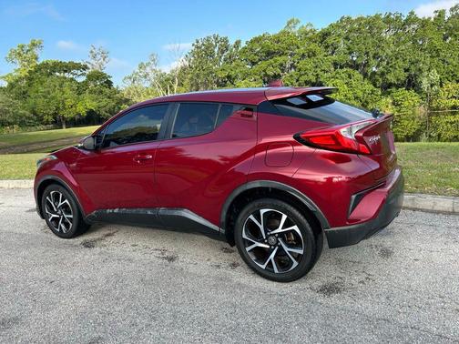 Pearl 2018 Toyota C-HR XLE Premium