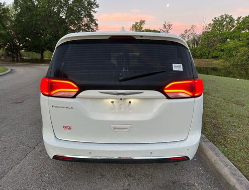 2018 Chrysler Pacifica Touring-L