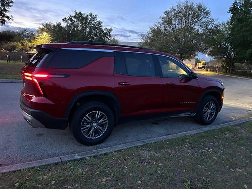 2024 Chevrolet Traverse LT
