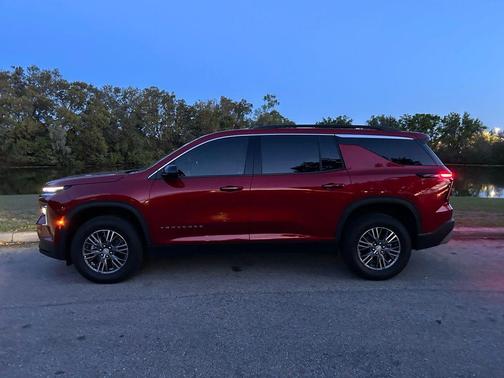 2024 Chevrolet Traverse LT