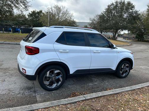 2023 Hyundai VENUE SEL